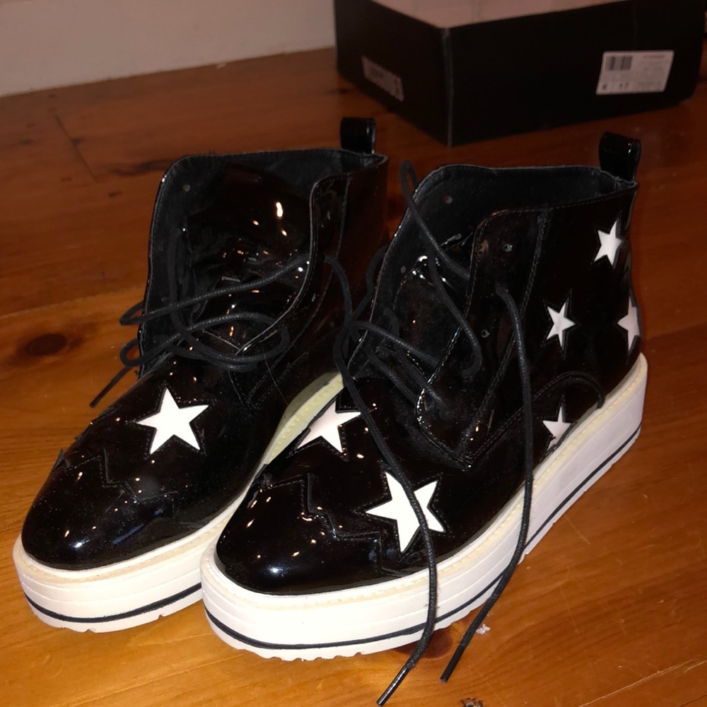 Shiny Black Platform Sneaker!!